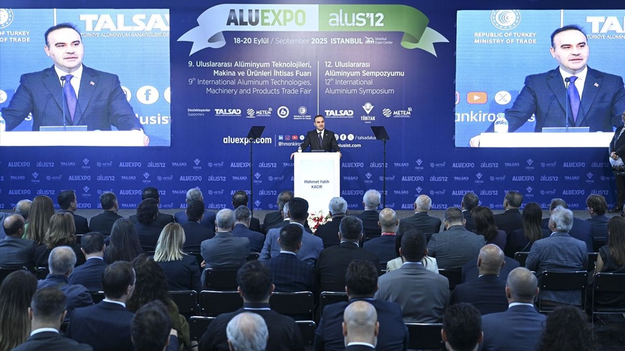 Bakan Kacır, Türkiye'nin Küresel Rekabet Avantajlarını Vurguladı