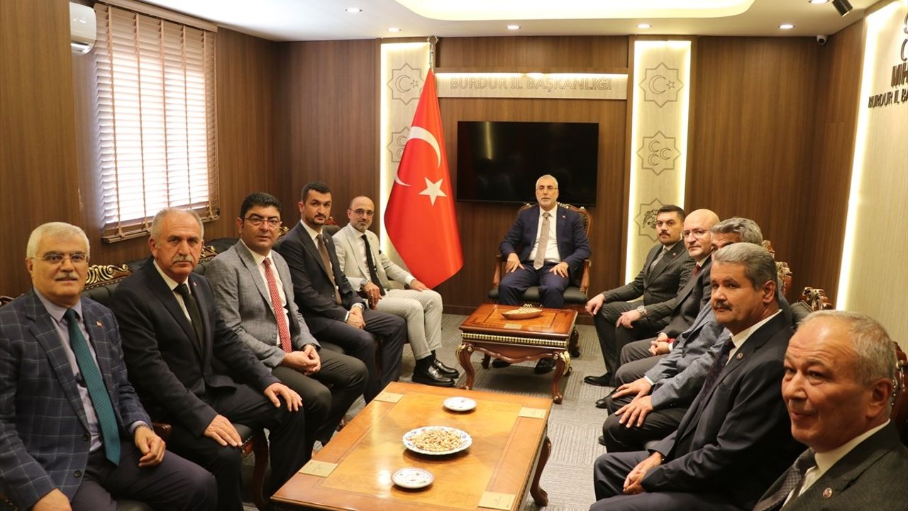 Bakan Vedat Işıkhan, Burdur'da AK Parti ve MHP Teşkilatlarını Ziyaret Etti