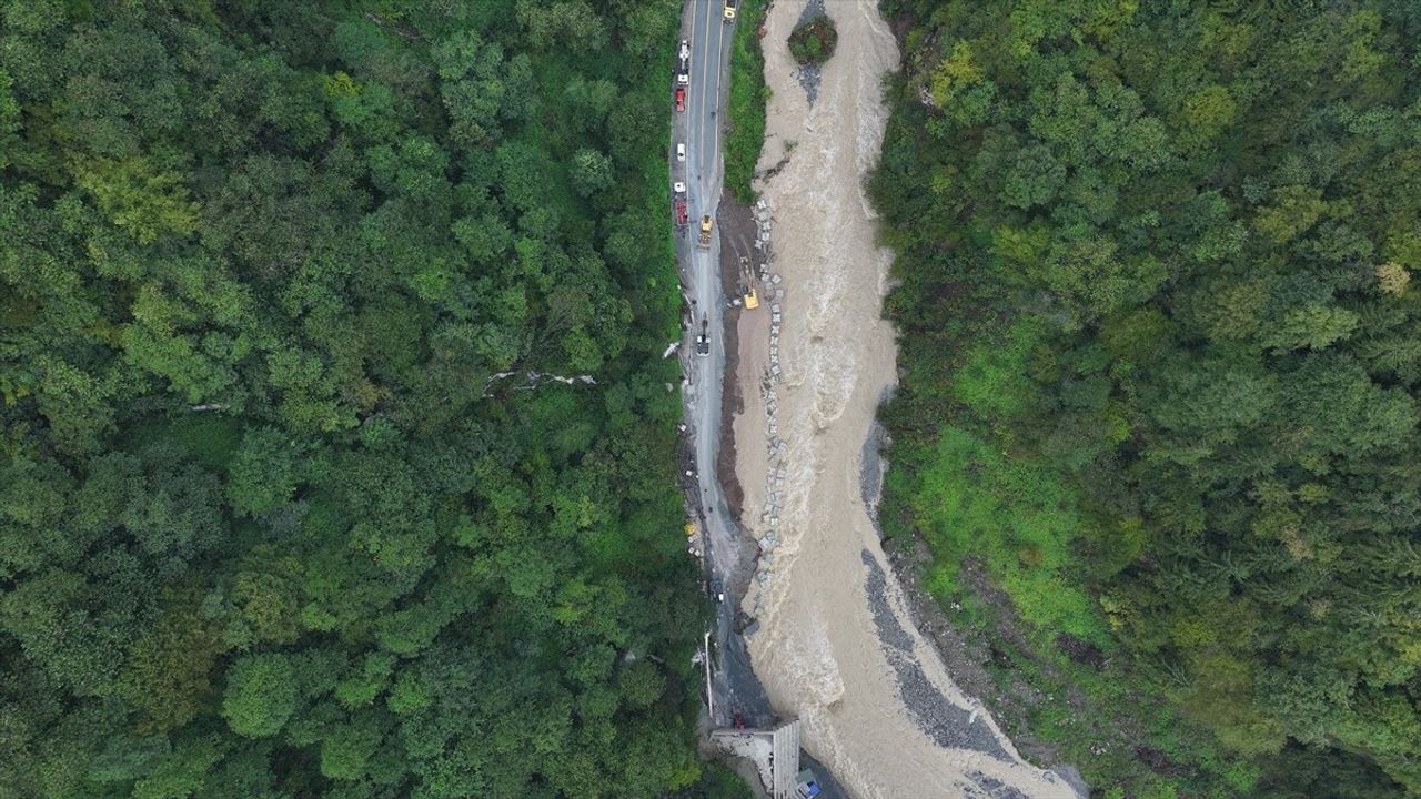 Bakanlar Uraloğlu ve Bak, Çamlıhemşin-Ayder Yaylası Yolunda İnceleme Gerçekleştirdi