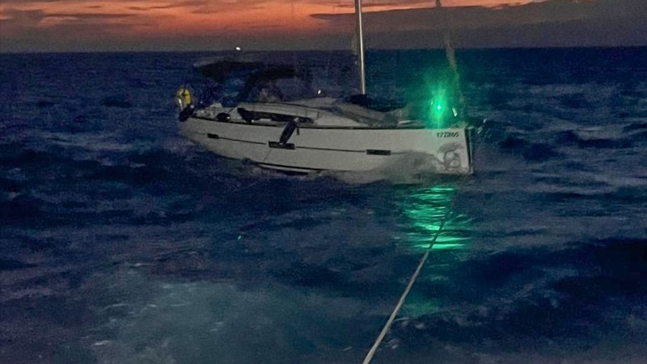 Bakırköy Açıklarında Sürüklenen Tekne Kurtarıldı