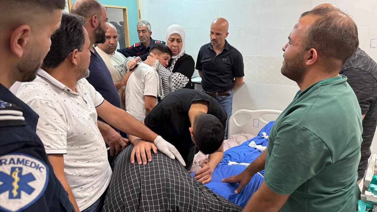 Batı Şeria'da İsrail Askerlerinin Ateşiyle Bir Filistinli Genç Hayatını Kaybetti