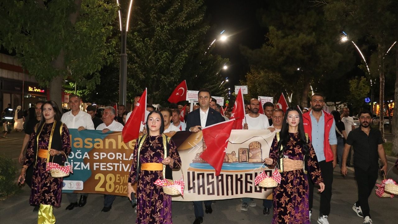 Batman'da Festival ve Fuarlar İçin Kortej Yürüyüşü Düzenlendi