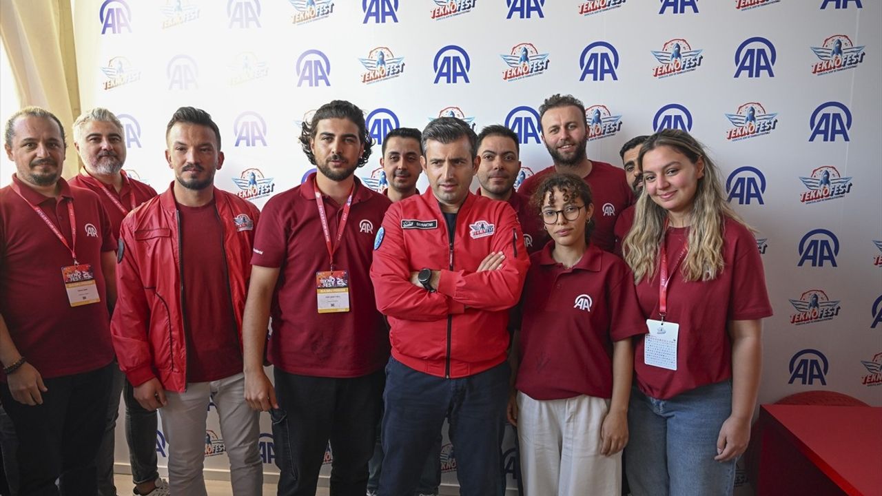 Bayraktar AA Standını Ziyaret Etti