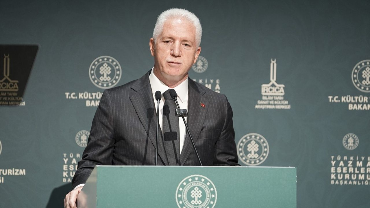 Bir Ömür Yazmaların Peşinde: Nuri Arlasez Sergisi
