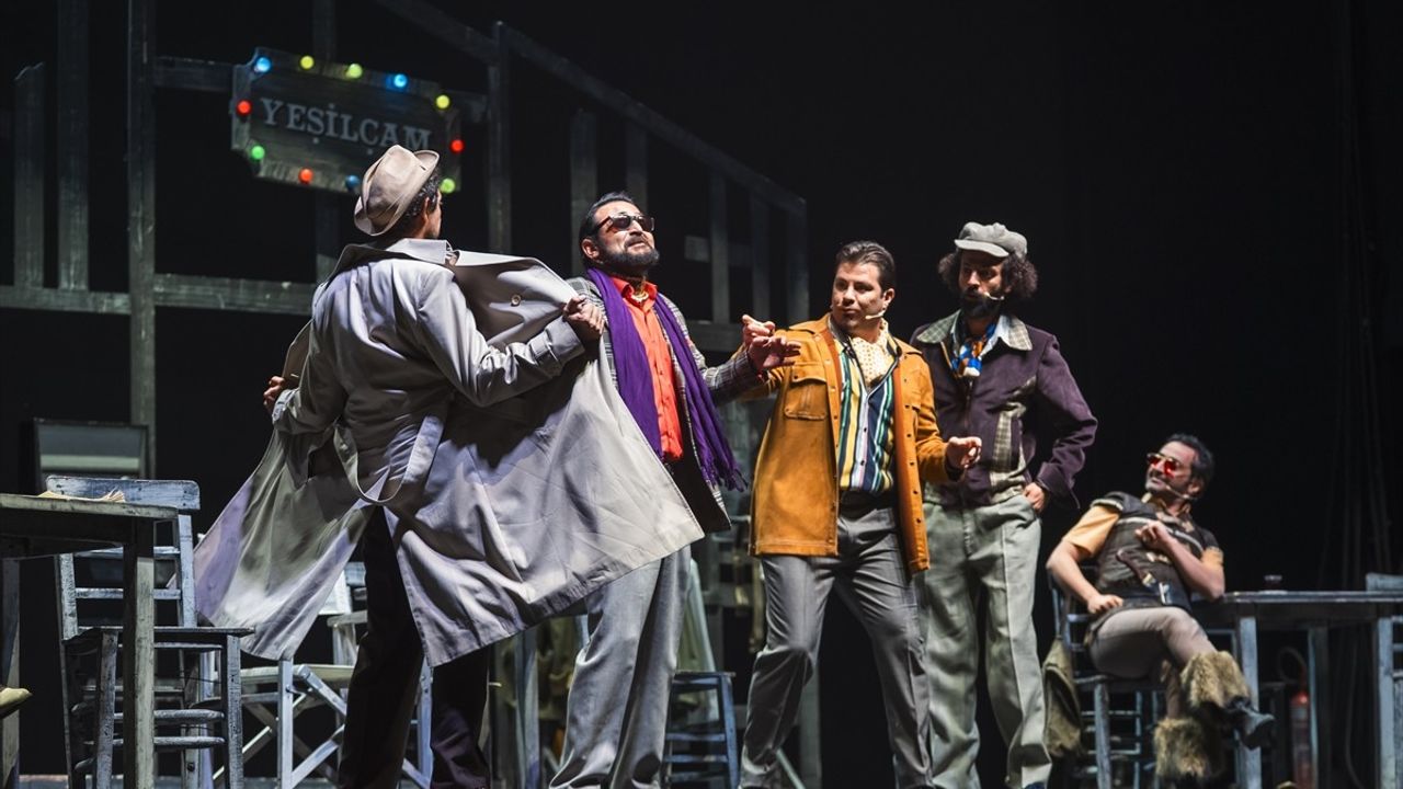 Bitlis'te Bir Anadolu Şenliği ile Tiyatro Keyfi