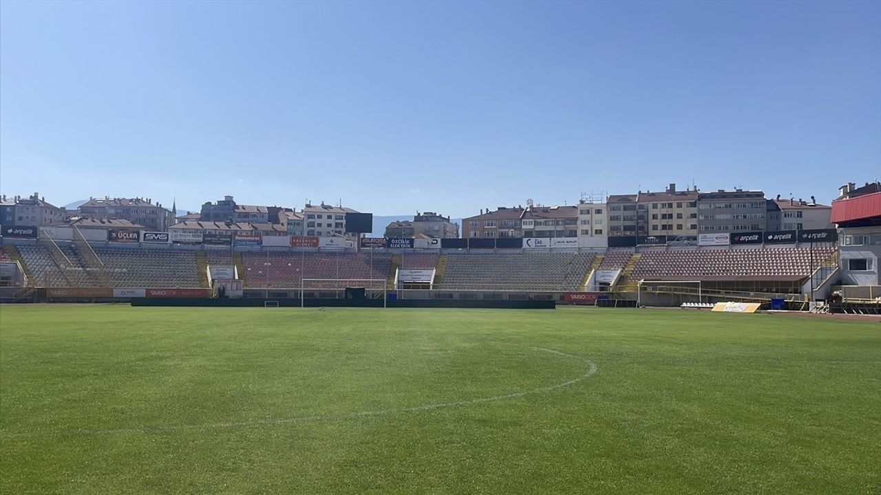 Bolu Atatürk Stadı'nda Yenileme Çalışmaları Devam Ediyor