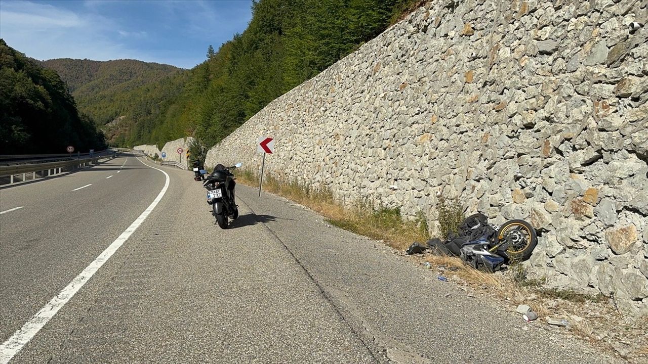 Bolu'da Motosiklet Kazası: Polis Memuru Hayatını Kaybetti