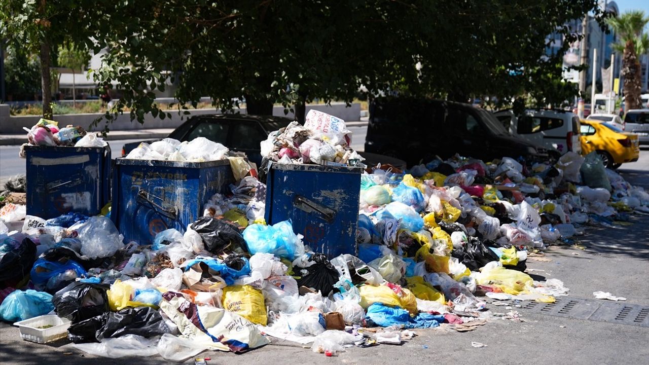 Buca'da Çöpler Tepkilere Yol Açıyor