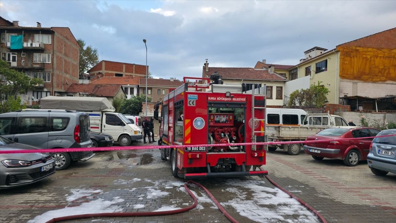 Bursa'da Otopark Yangını: 3 Araçta Hasar