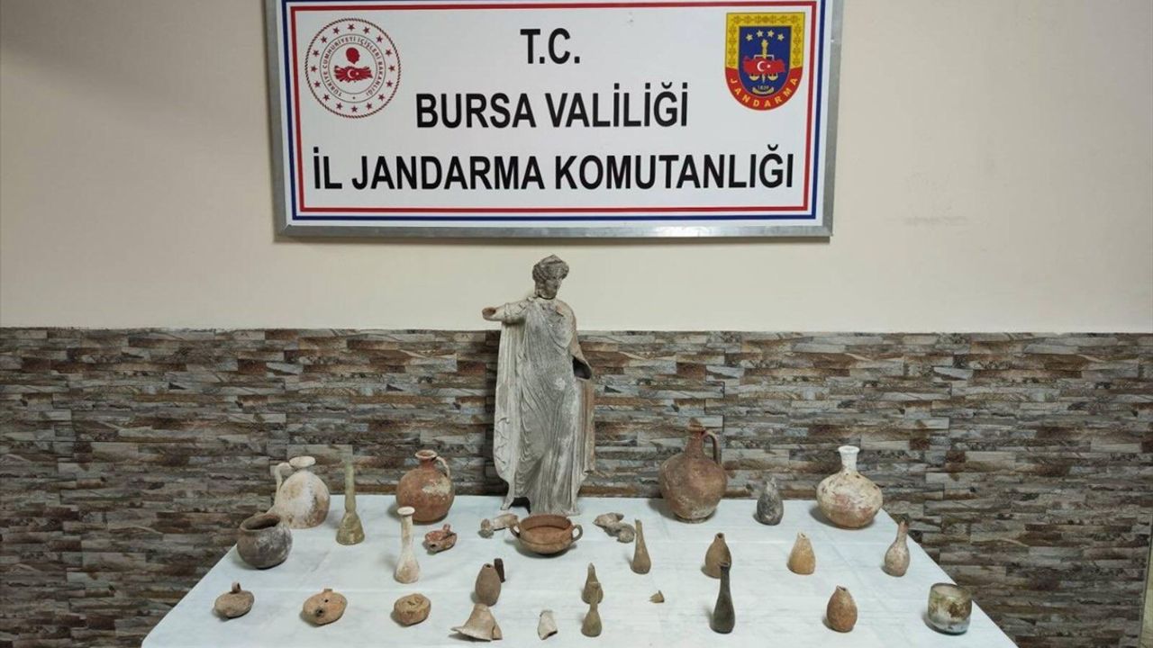Bursa'da Tarihi Eser Operasyonu: 29 Obje ve Heykel Ele Geçirildi