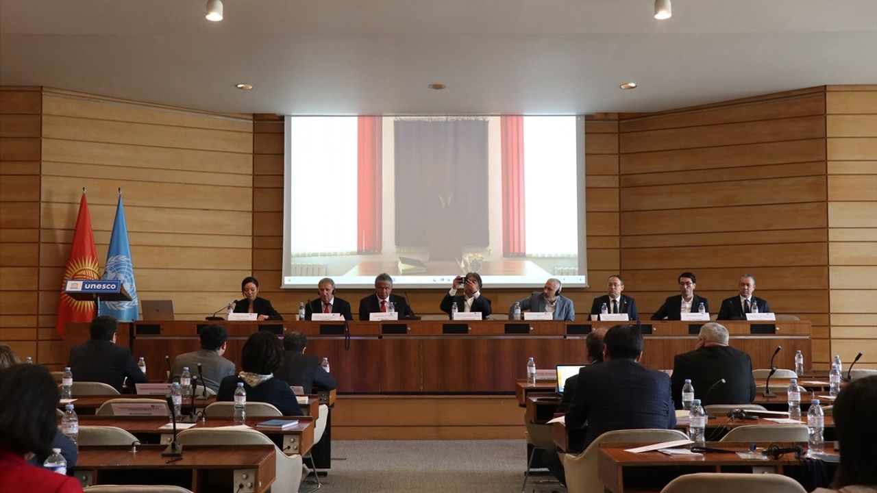 Cengiz Aytmatov ve UNESCO: Dünyayı Birleştiren Ortak Miras Konferansı Paris'te Yapıldı