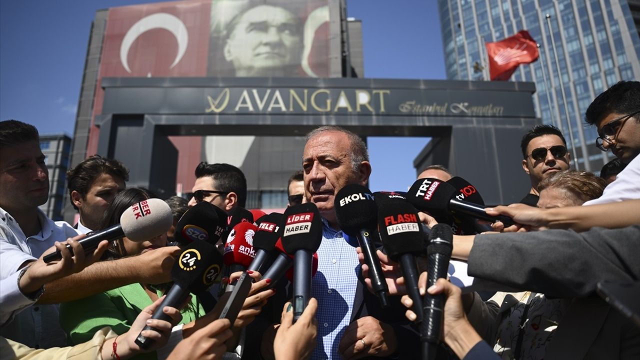 CHP Genel Başkan Yardımcısı Özçağdaş, Sarıyer'deki İl Binasında Yaşanan Gelişmeleri Açıkladı