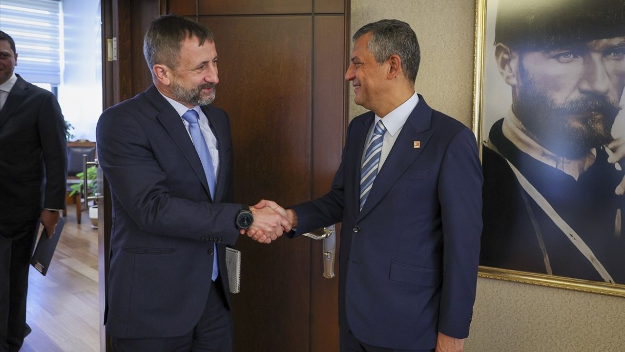 CHP Genel Başkanı Özgür Özel, Çekya Büyükelçisi ile Görüştü