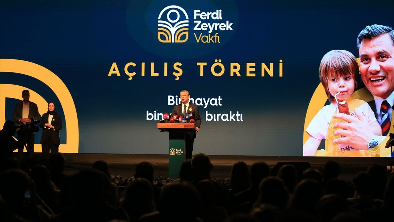 CHP Genel Başkanı Özgür Özel Ferdi Zeyrek Vakfı'nı Açtı
