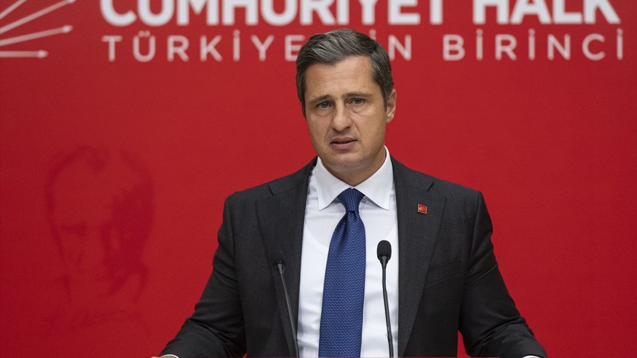 CHP Sözcüsü Deniz Yücel, Kurultay Davalarını Eleştirdi