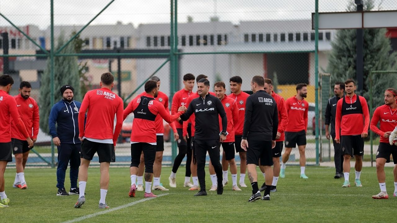 Çoru FK'de Ofansif Futboluyla Şampiyonluğu Hedefleyen Çağdaş Çavuş