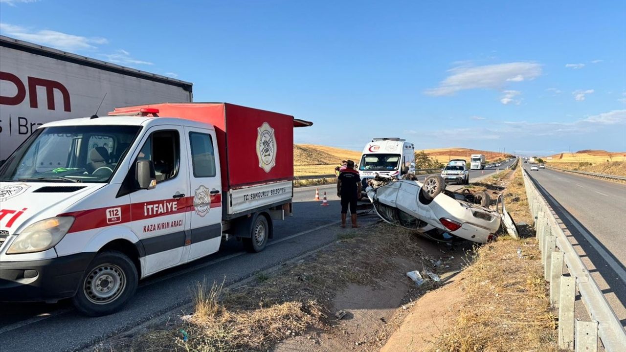Çorum'da Devrilen Araçta Üç Yaralı
