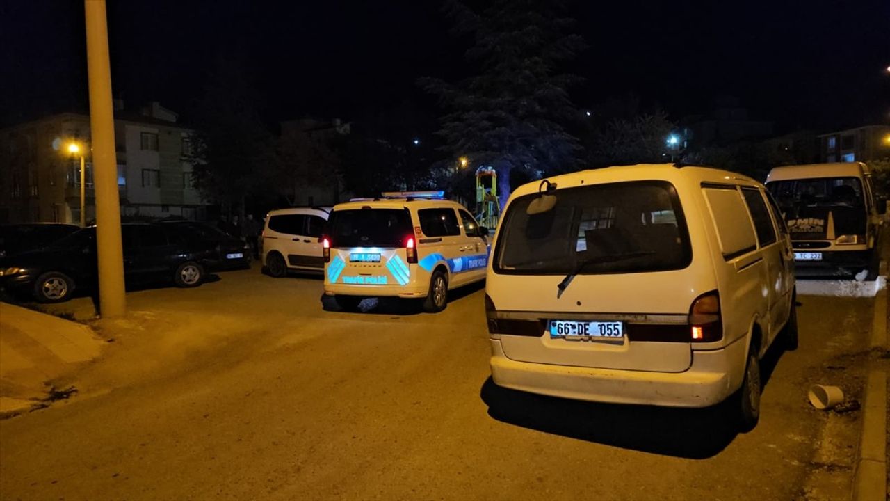 Çorum'da Polis Memuruna Çarpan Araç Kaçtı