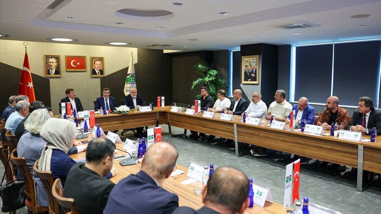 Cumhurbaşkanı Yardımcısı Yılmaz, Doğu-Güneydoğu STK Temsilcileri ile Toplantı Yaptı