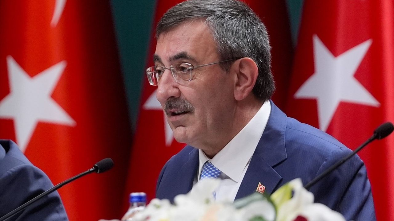 Cumhurbaşkanı Yardımcısı Yılmaz Ekonomi Programının Başarılarını Vurguladı
