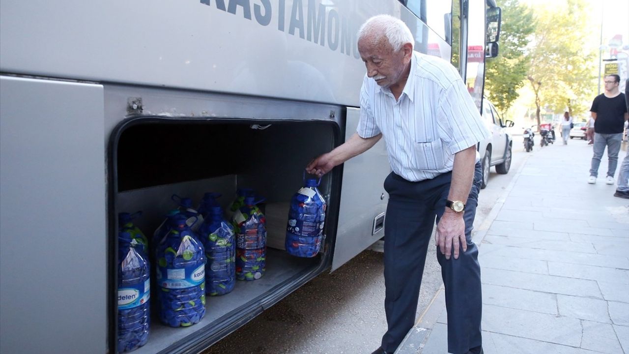 Dede Ve Torunun Mavi Kapak İyiliği