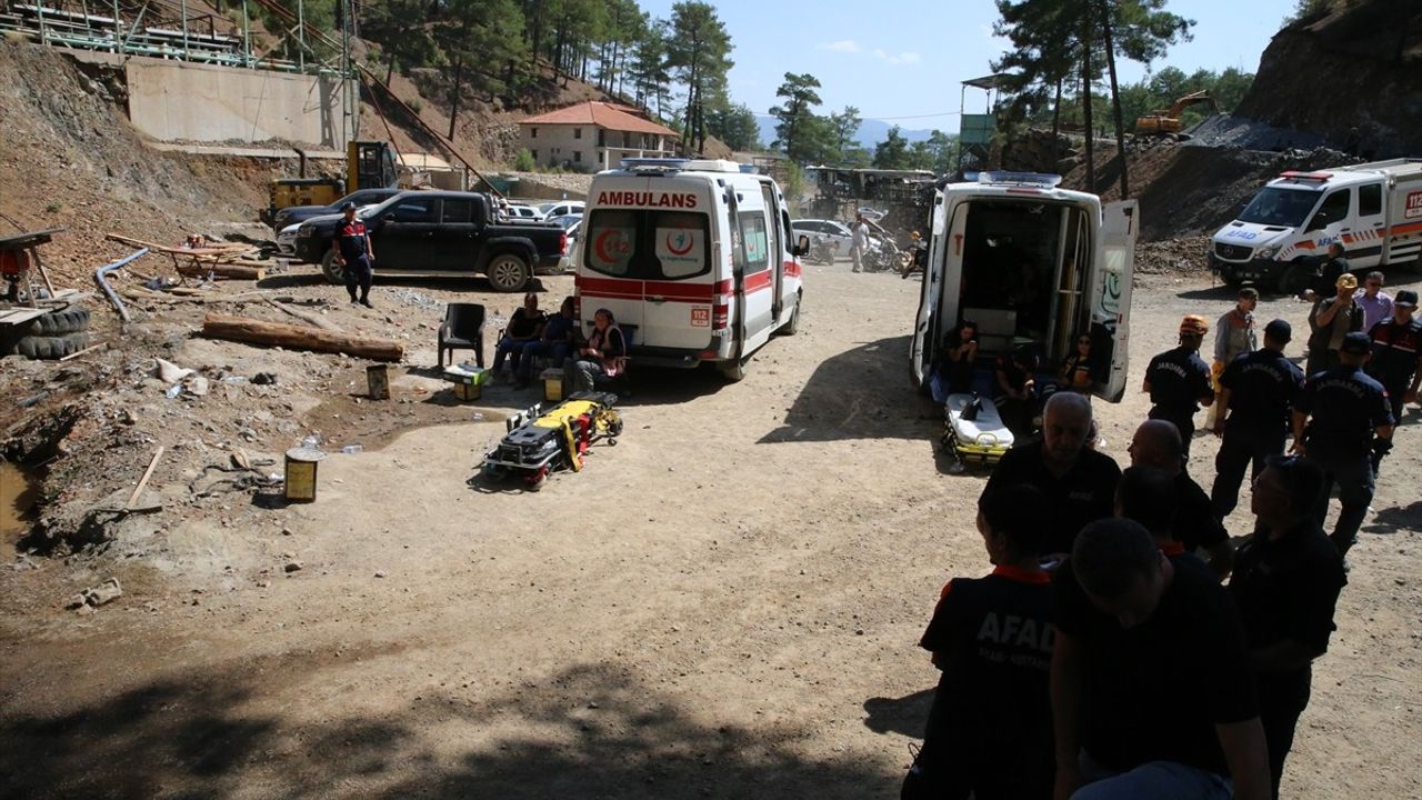 Denizli'de Madende Mahsur Kalan İşçiler İçin Kurtarma Çalışmaları Sürüyor