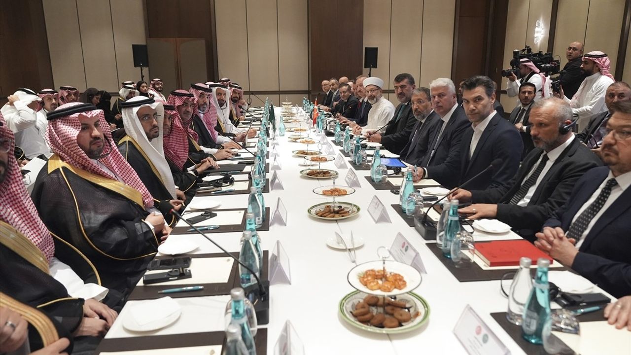 Diyanet İşleri Başkanı Erbaş ve Suudi Bakan Rabia'nın Ortak Basın Toplantısı