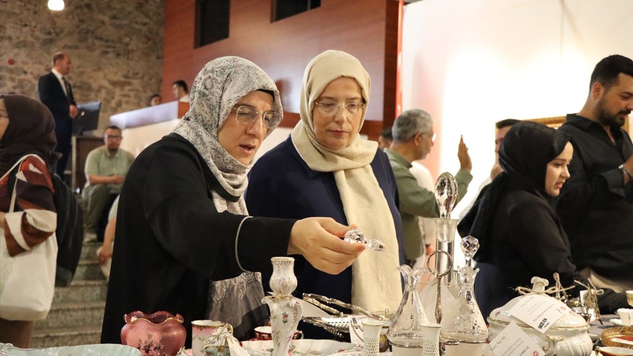 Dolmabahçe'de Gazze İçin İyilik Sergisi