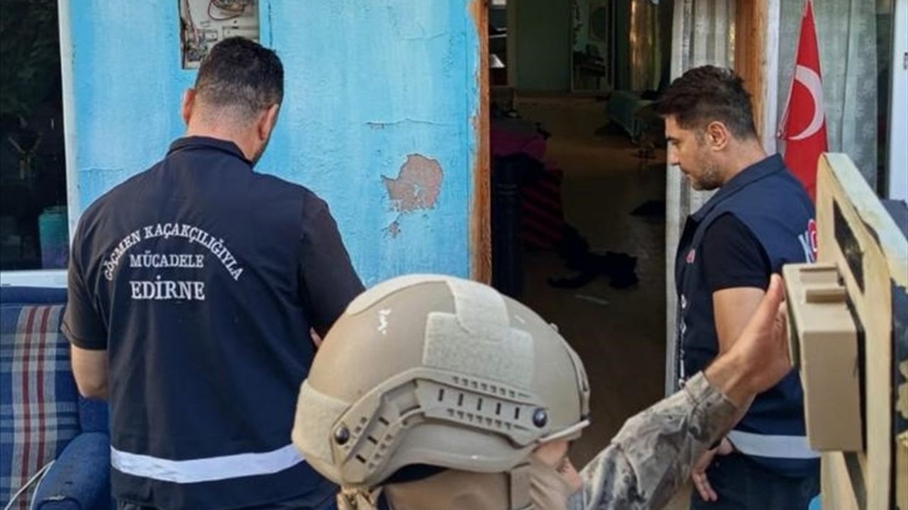 Edirne'de Göçmen Kaçakçısı Operasyonu
