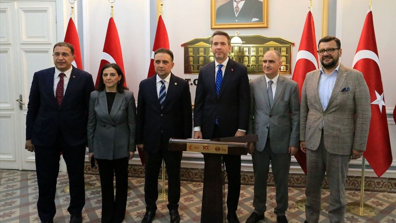 Enerji Bakanı Bayraktar, Manisa Valiliği'ni Ziyaret Etti