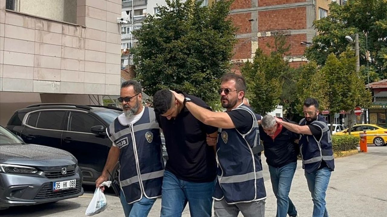 Eskişehir'de Ambulans Görevlilerini Tehdit Eden Baba Oğul Tutuklandı
