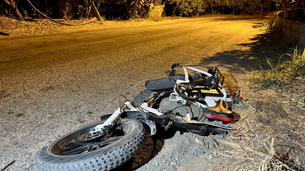 Fethiye'de Bisiklet Sürücüsü Otomobil Çarpması Sonucu Ağır Yaralandı