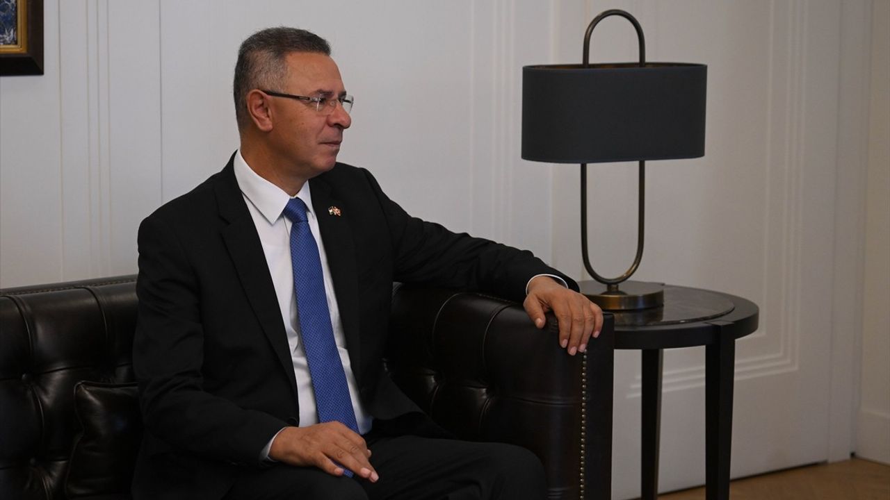 Filistin Büyükelçisi Mustafa'dan Davutoğlu'na Veda Ziyareti