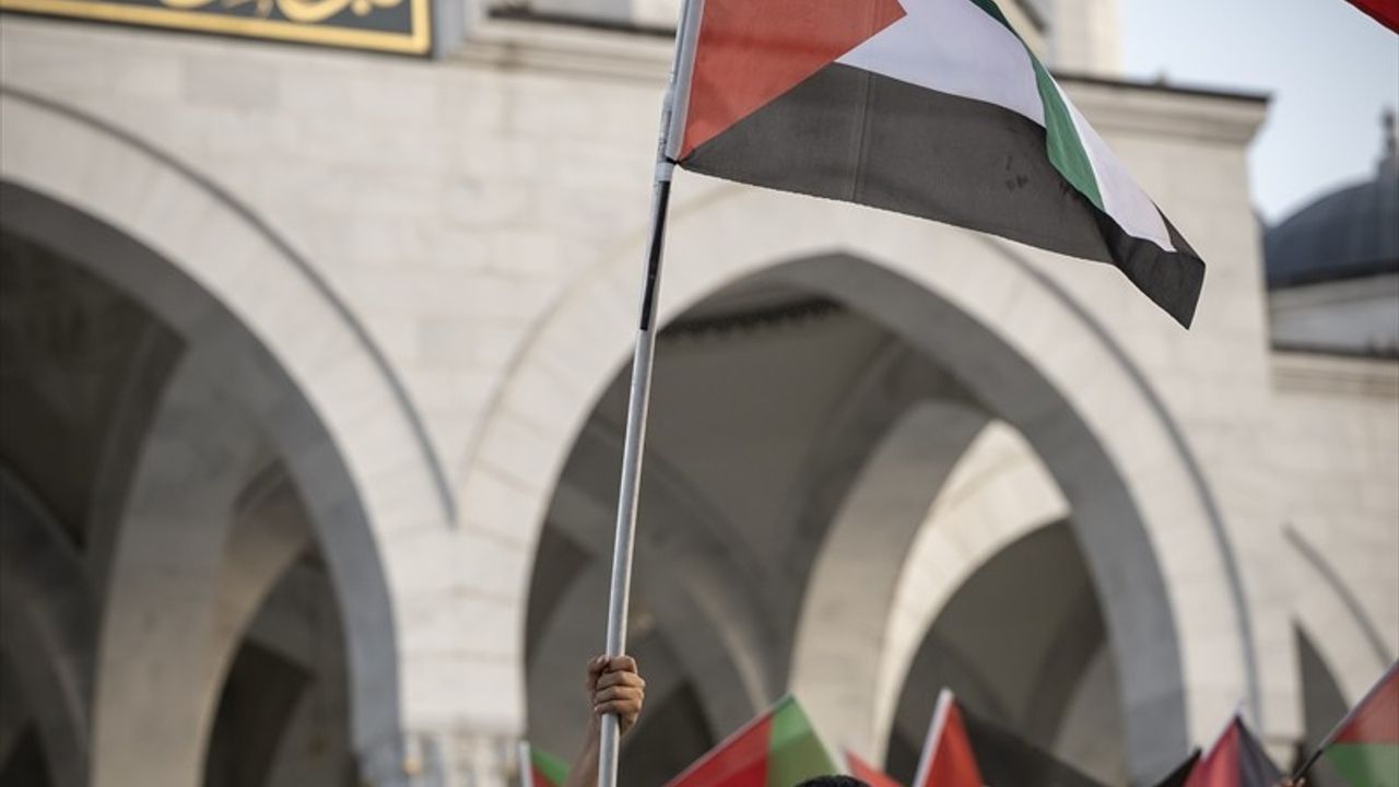 Filistin ve Küresel Sumud Filosu'na Destek İçin Ankara'da Basın Açıklaması