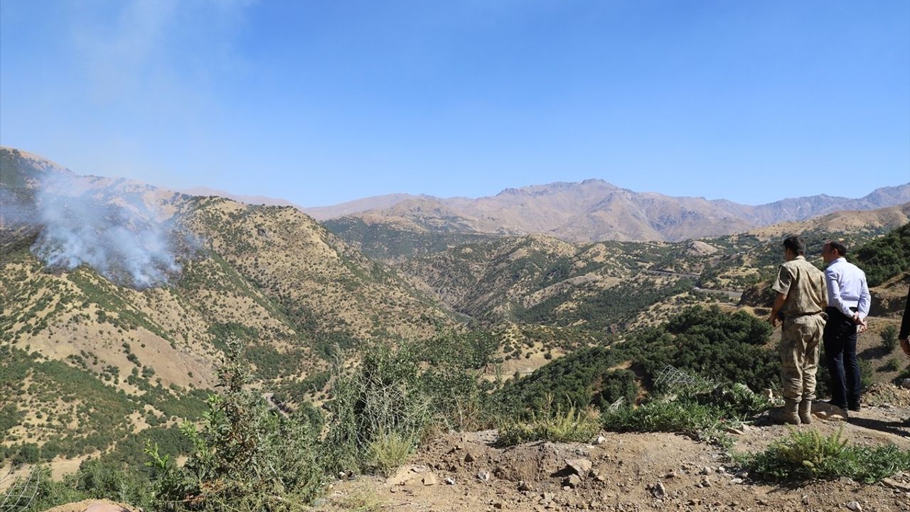 Hakkari'de Orman Yangınına Helikopterli Müdahale