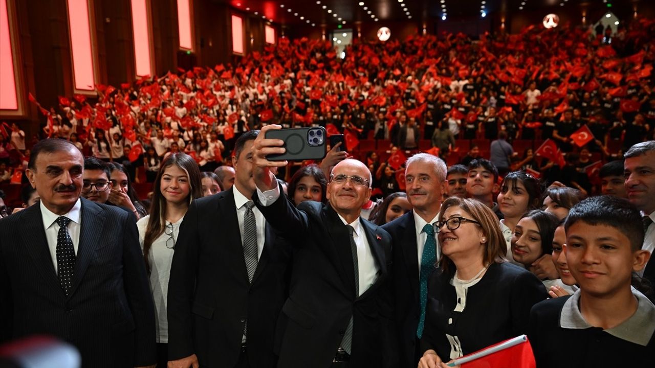 Hazine ve Maliye Bakanı Mehmet Şimşek: "Geleceğin Temeli Eğitimdir"