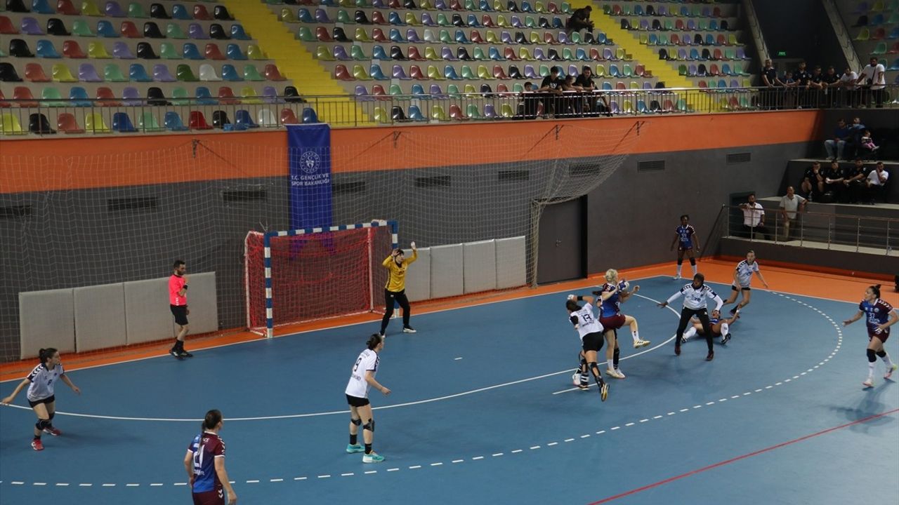 Hentbol Kadınlar Süper Lig'de Üsküdar Belediyespor'un Zaferi