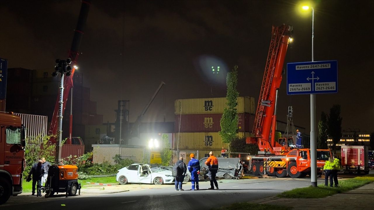 Hollanda'da Şiddetli Fırtına ve Sarı Alarm
