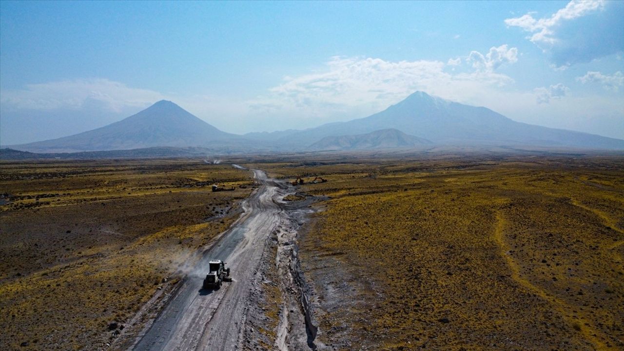 Iğdır'da Kış Öncesi Yol Çalışmaları Hızla Devam Ediyor