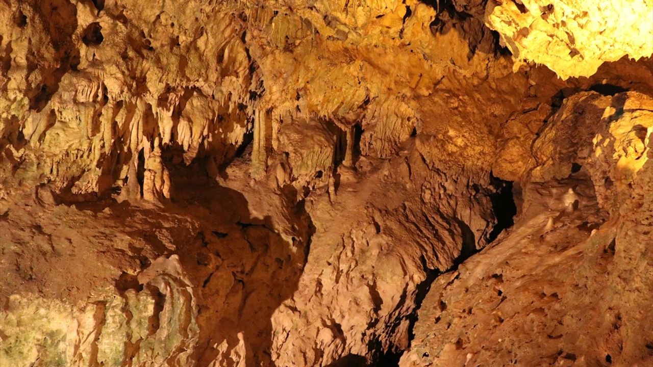 İnsuyu Mağarası’nın Doğal Güzelliği 49 Bin Ziyaretçiyi Ağırladı