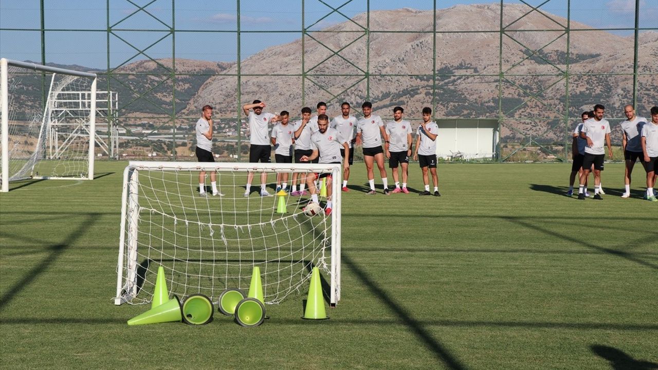 İşitme Engelli A Milli Futbol Takımı Burdur'da Olimpiyat Hazırlığı Yapıyor