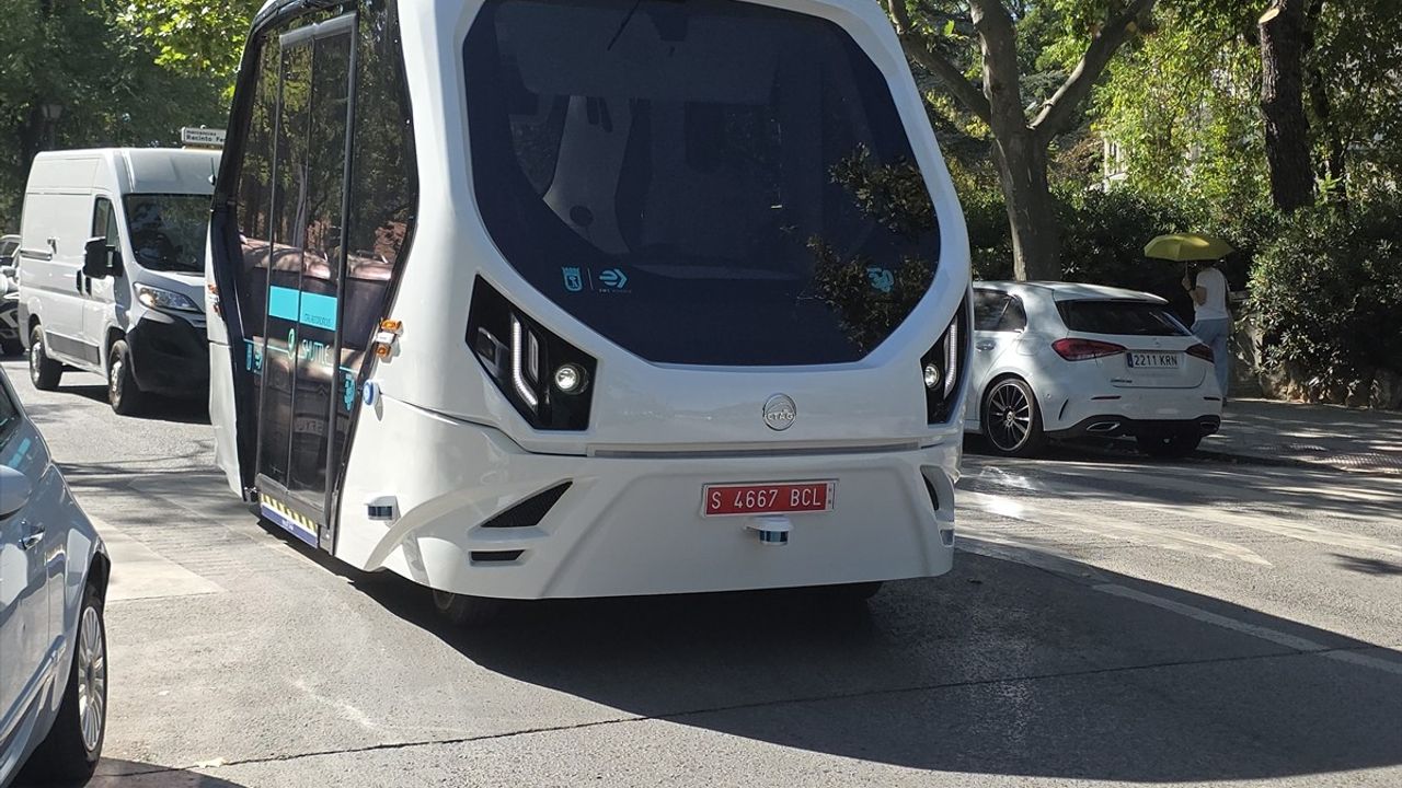 İspanya'da Sürücüsüz Elektrikli Otobüs Denemeleri Başladı