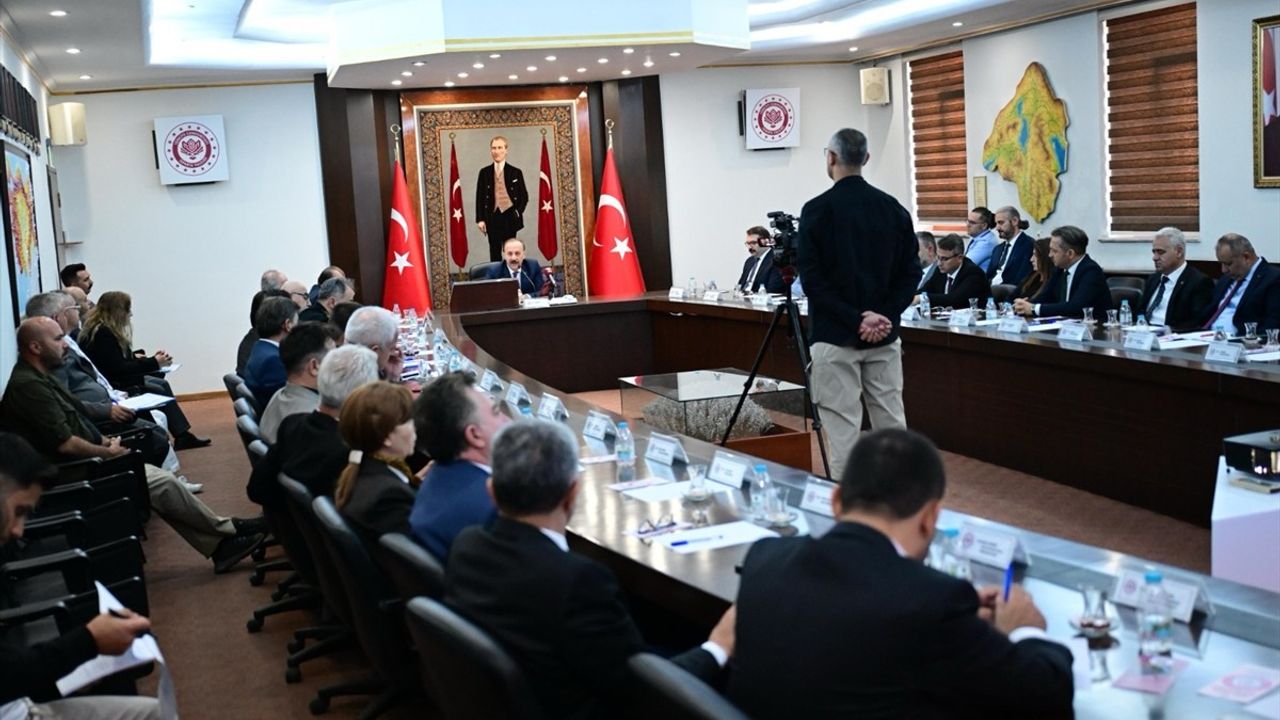 Isparta'da Bağımlılıkla Mücadele Toplantısı Yapıldı