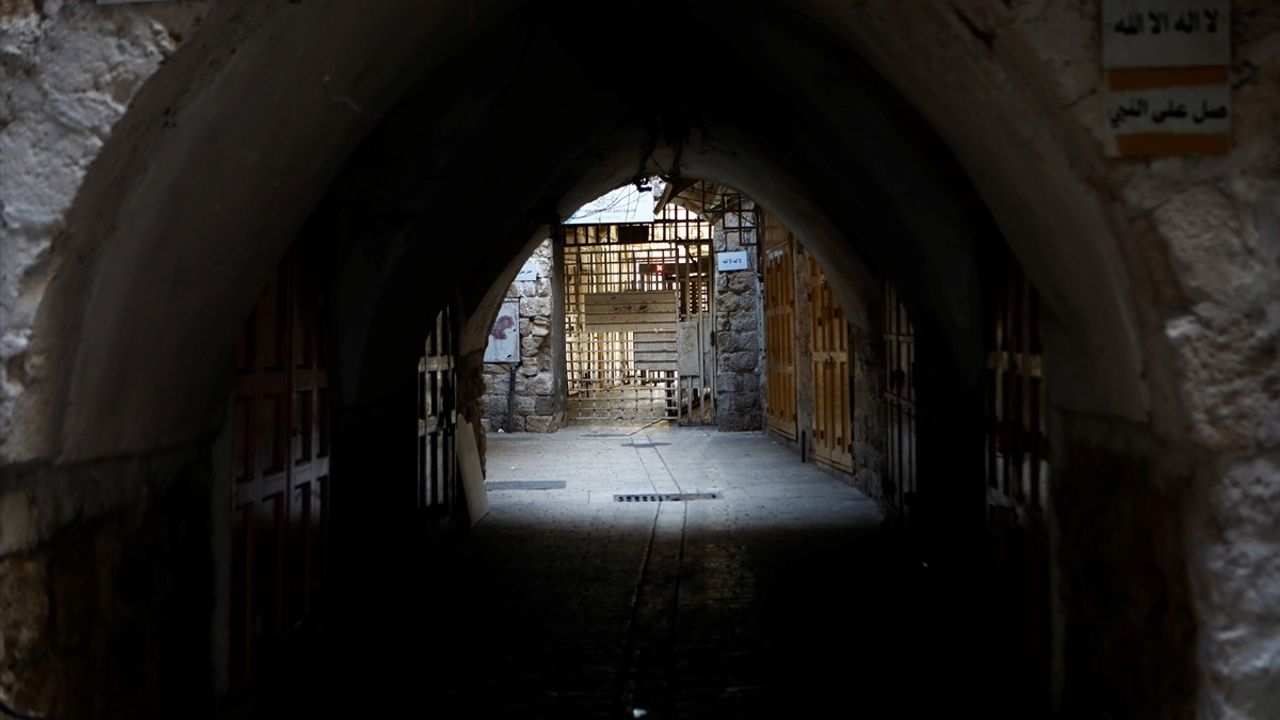 İsrail El Halil'deki Harem-i İbrahim Camisi'ni Kapatma Kararı Aldı