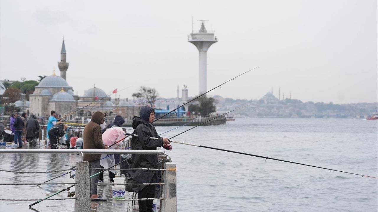 İstanbul'da Etkili Yağışlar Sıcaklıkları Düşürdü