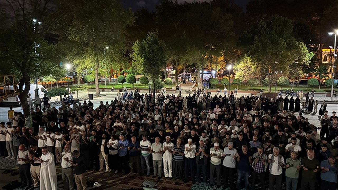 İstanbul'da Küresel Sumud Filosu'na Destek Gösterisi