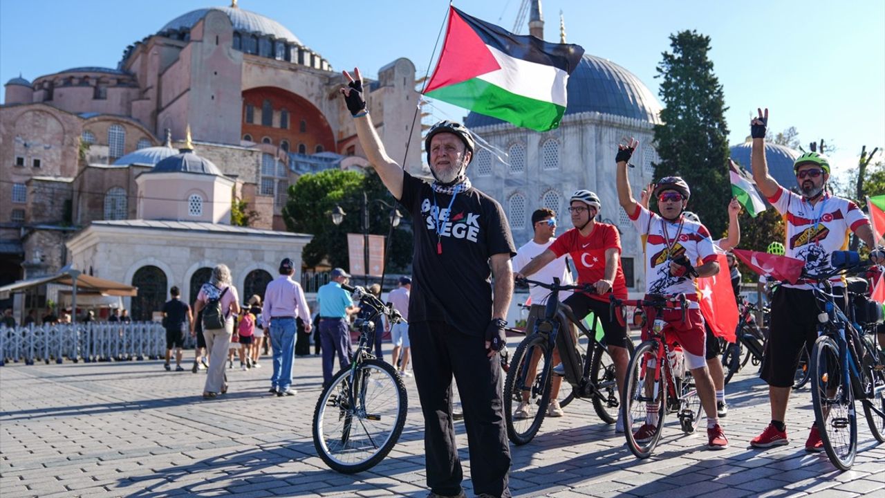 İstanbul'da Küresel Sumud Filosu'na Destek İçin Bisiklet Turu Düzenlendi