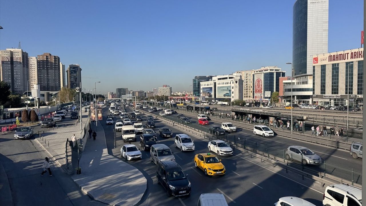 İstanbul'da Sabah Saatlerinde Trafik Yoğunluğu