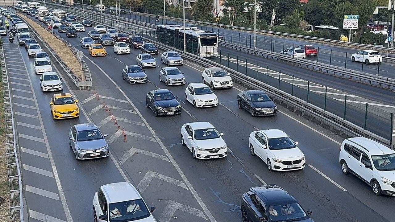 İstanbul'da Uyum Haftası Nedeniyle Artan Trafik Yoğunluğu