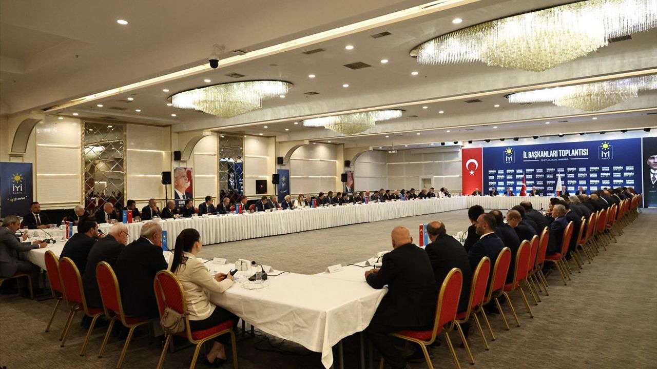 İYİ Parti Genel Başkanı Dervişoğlu, İl Başkanlarıyla Toplandı